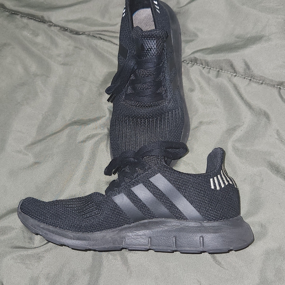 Adidas Women's Swift Run Shoes Size 8.5